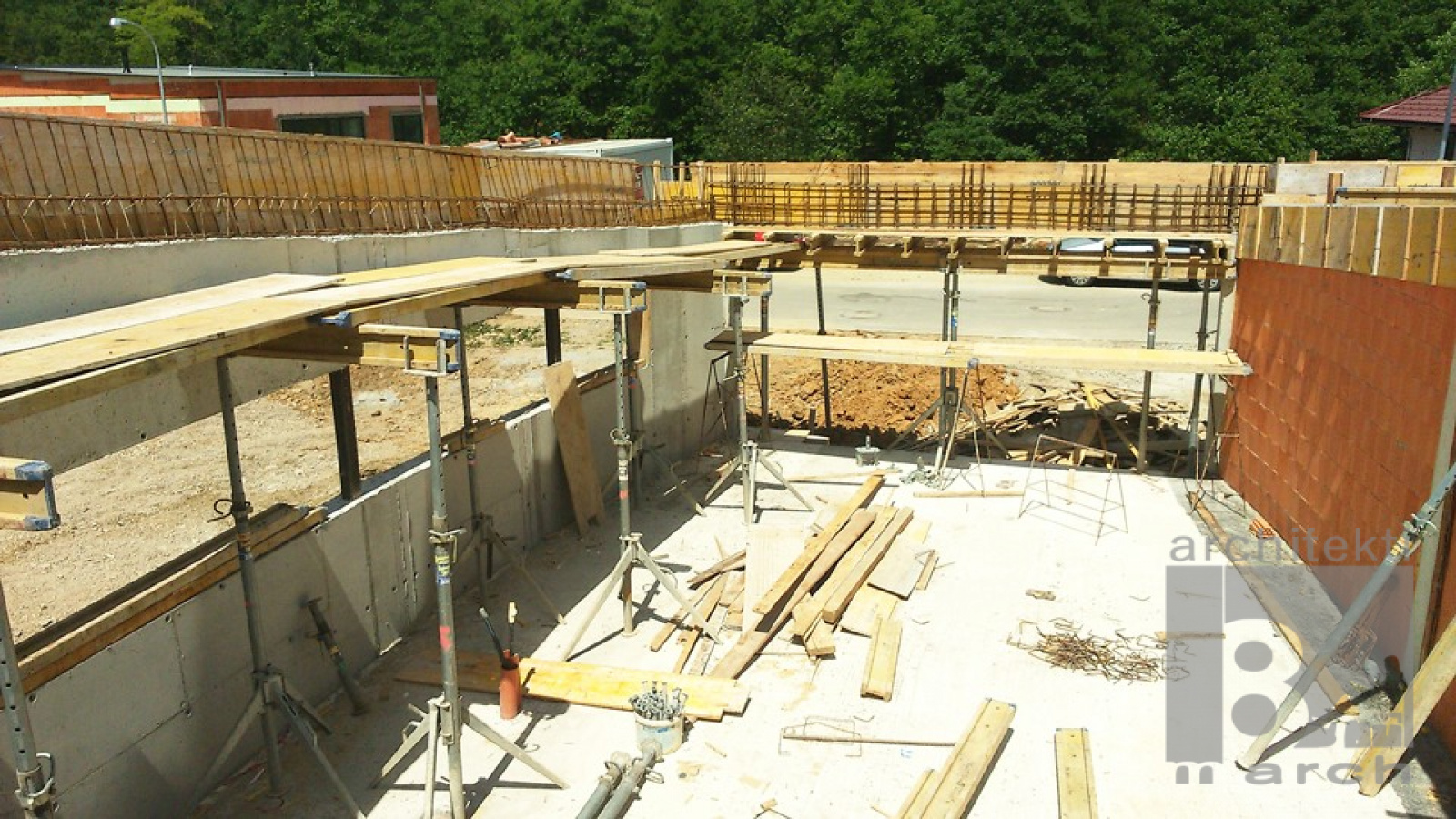 Referenčné projekty / Realizácia domu vo svahu Banská Bystrica - foto Referenčné projekty / Realizácia domu vo svahu Banská Bystrica - foto