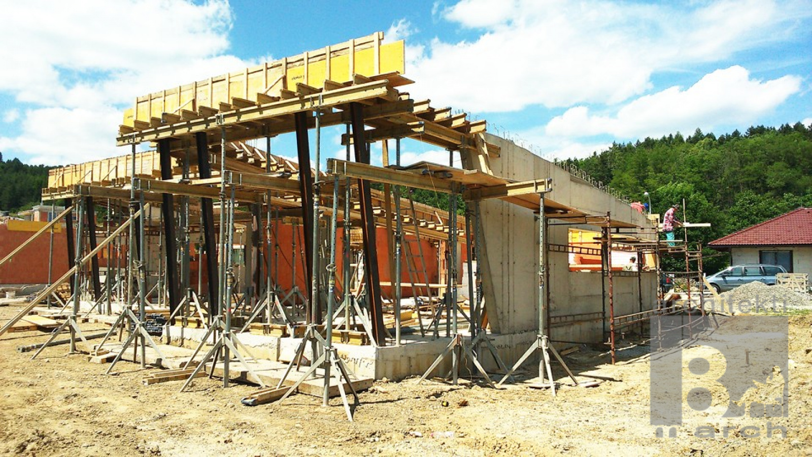 Referenčné projekty / Realizácia domu vo svahu Banská Bystrica - foto Referenčné projekty / Realizácia domu vo svahu Banská Bystrica - foto