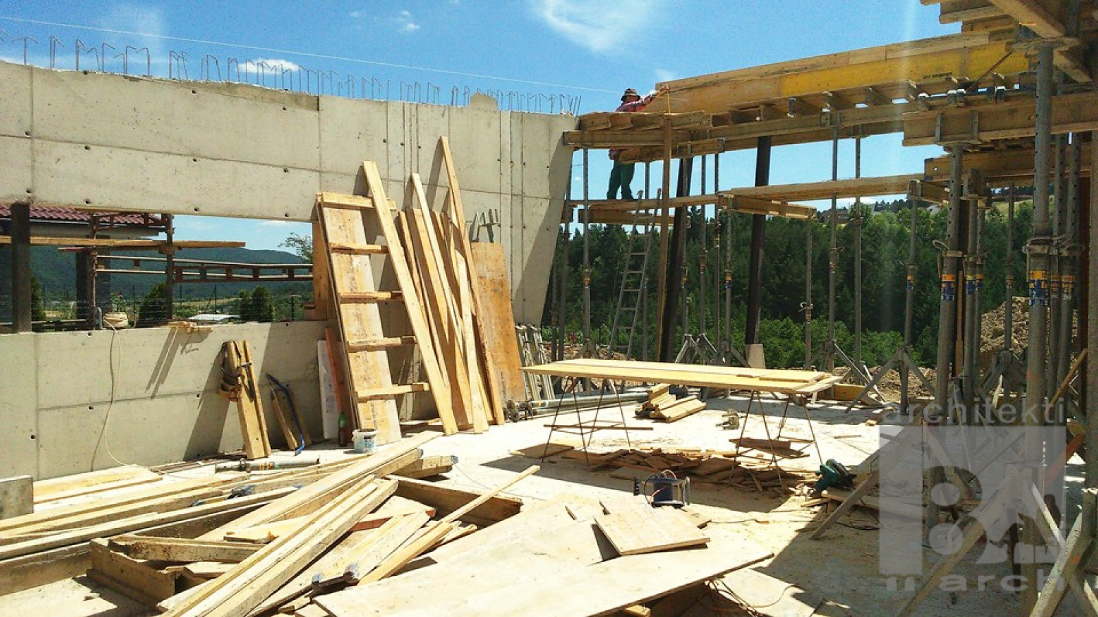 Referenčné projekty / Realizácia domu vo svahu Banská Bystrica - foto Referenčné projekty / Realizácia domu vo svahu Banská Bystrica - foto