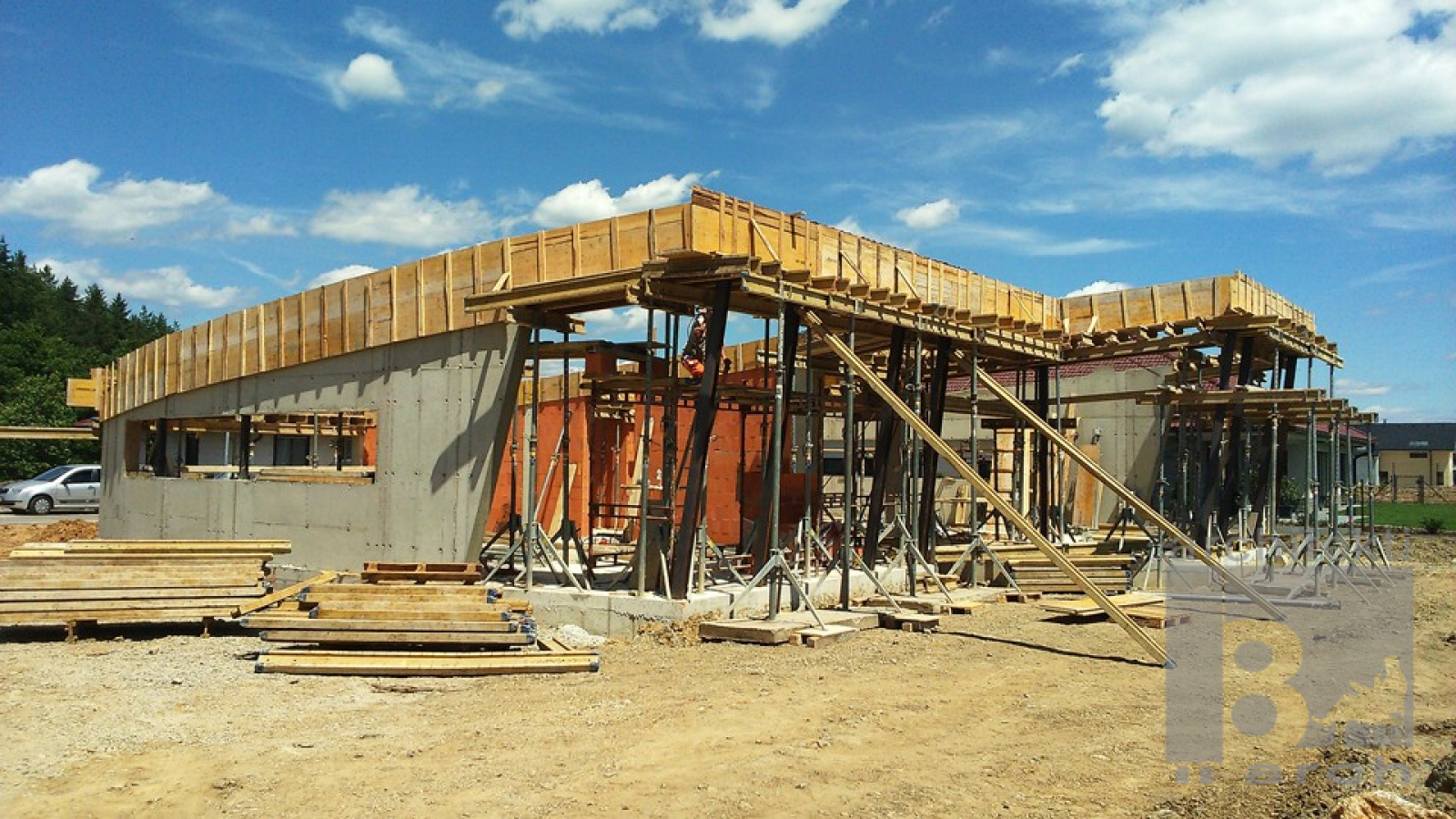 Referenčné projekty / Realizácia domu vo svahu Banská Bystrica - foto Referenčné projekty / Realizácia domu vo svahu Banská Bystrica - foto