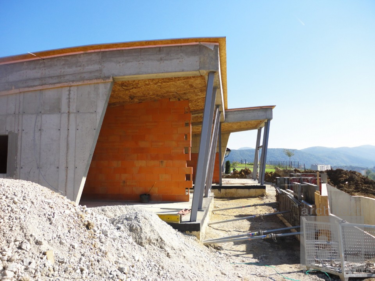 Referenčné projekty / Realizácia domu vo svahu Banská Bystrica - foto Referenčné projekty / Realizácia domu vo svahu Banská Bystrica - foto