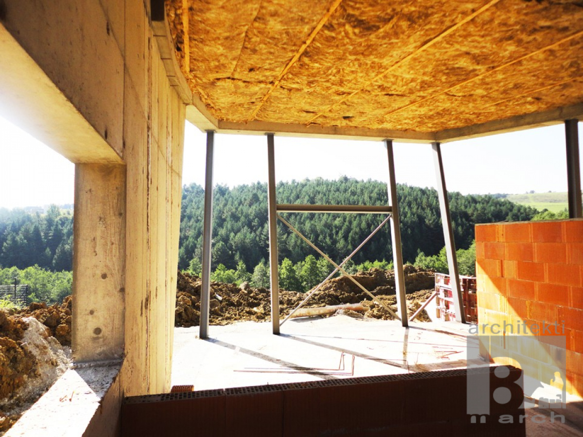 Referenčné projekty / Realizácia domu vo svahu Banská Bystrica - foto Referenčné projekty / Realizácia domu vo svahu Banská Bystrica - foto