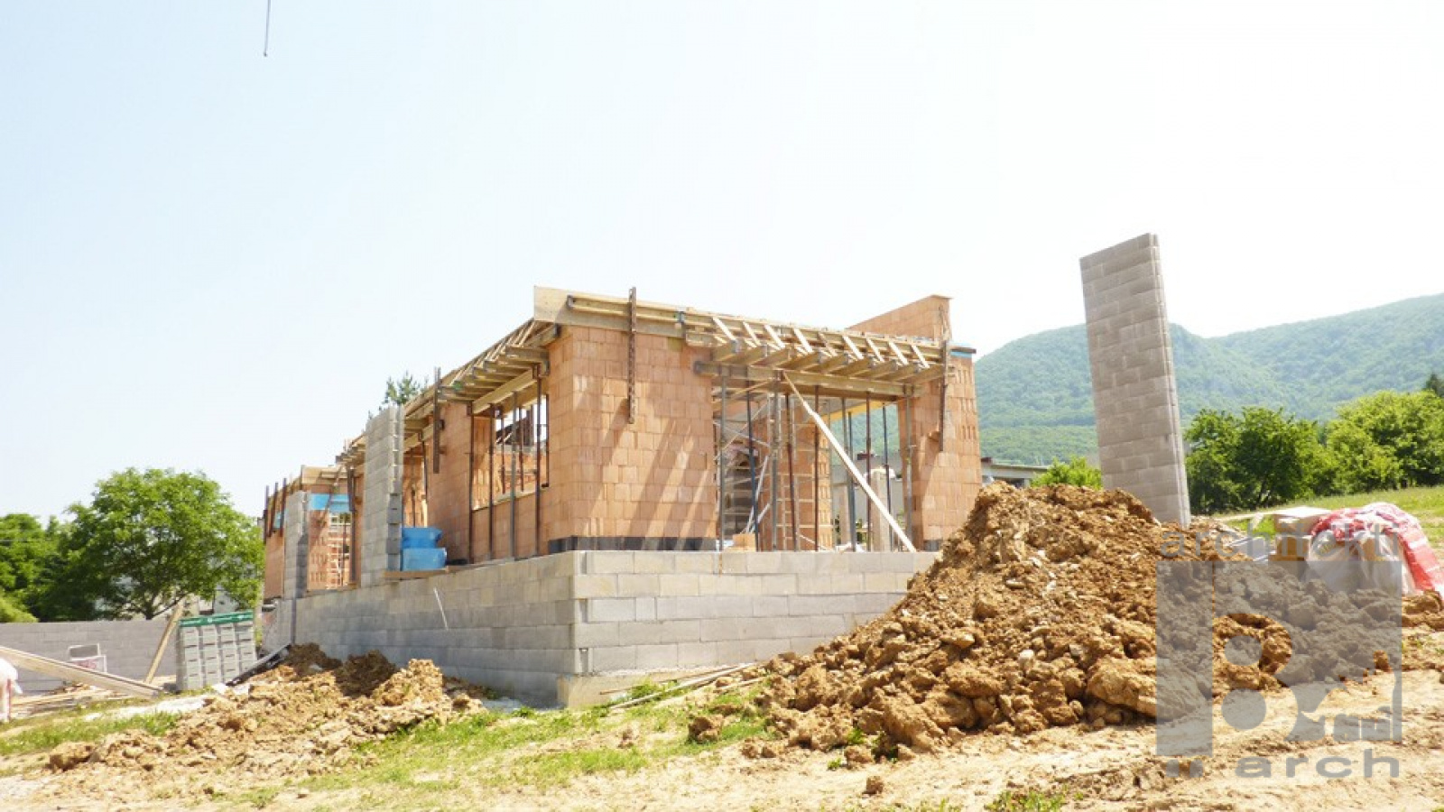 Referenčné projekty / Realizácia poľovnícka vila Trenčín - foto